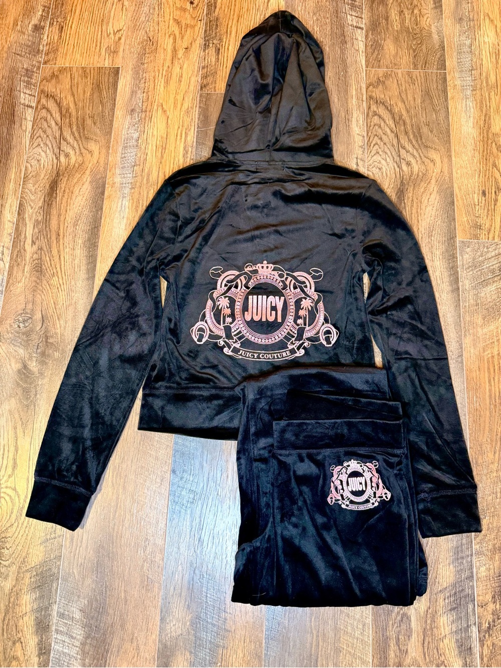 Juicy Couture Black Velour tracksuit Set - Pink glitter Crest Logo